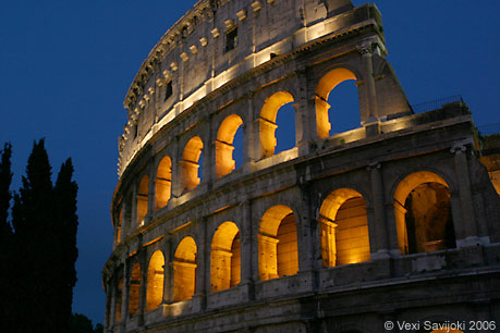 Colosseum iltavalaistuksessa